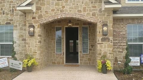 1st image of 901 Queen Elizabeth Dr