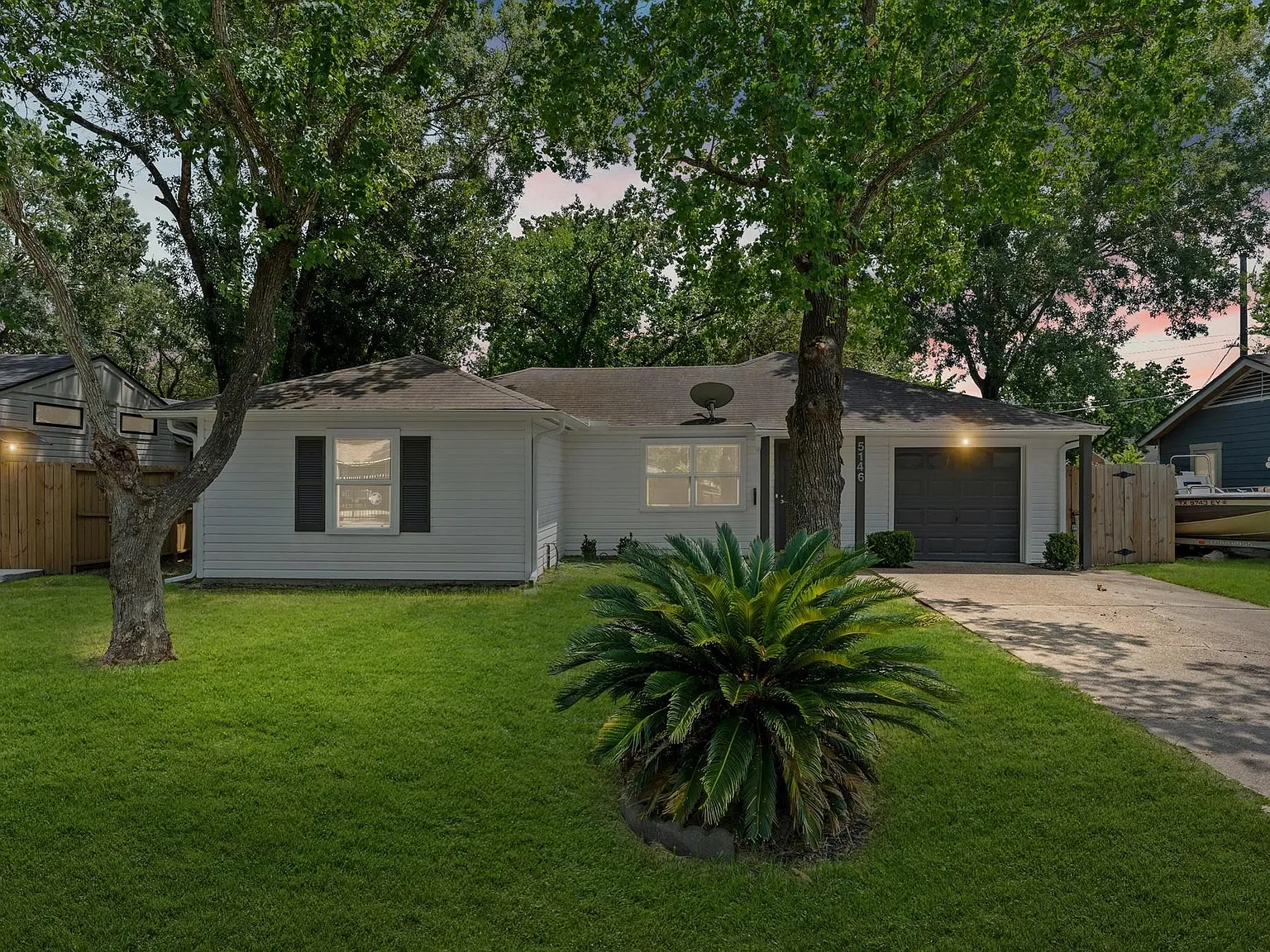 3 bed, 2.0 bath, 1620 sqft, $1,850 — Photo 2