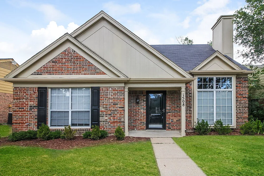 3 bed, 2.5 bath, 1738 sqft, $2,345 — Photo 1