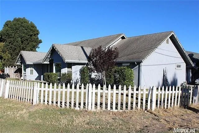 318 Warren Ave photo 1
