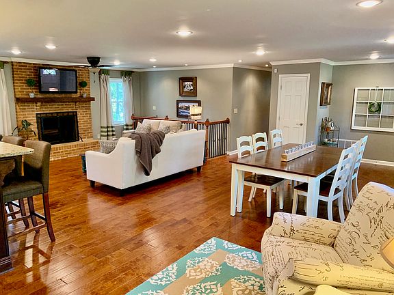 5th image of 515 Creekview Cir