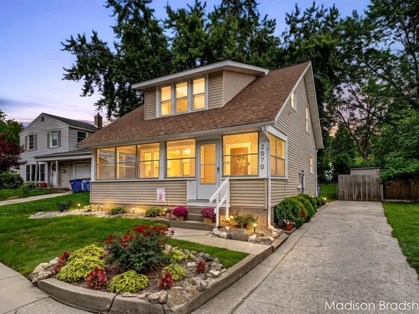 2070 Monroe Ave NW, Grand Rapids, MI 49505
