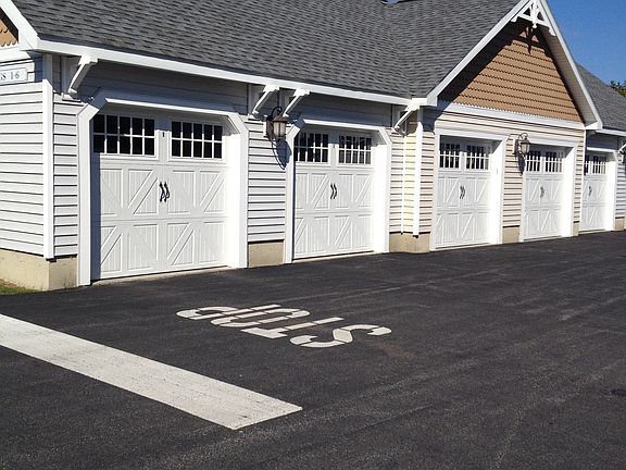 3rd image of 704 Heather Ln