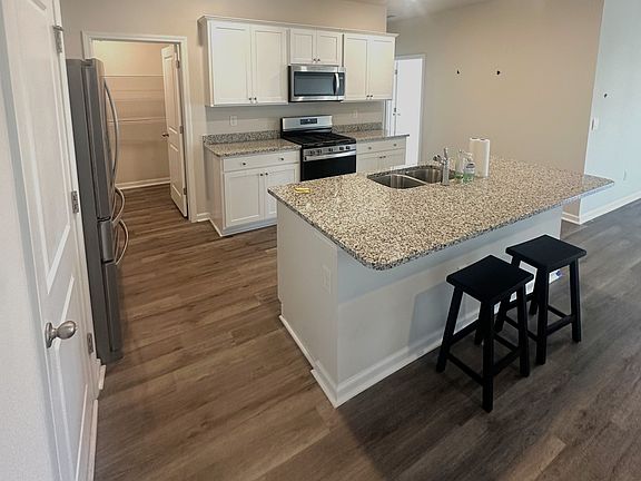 4th image of 514 Hogwart Ln