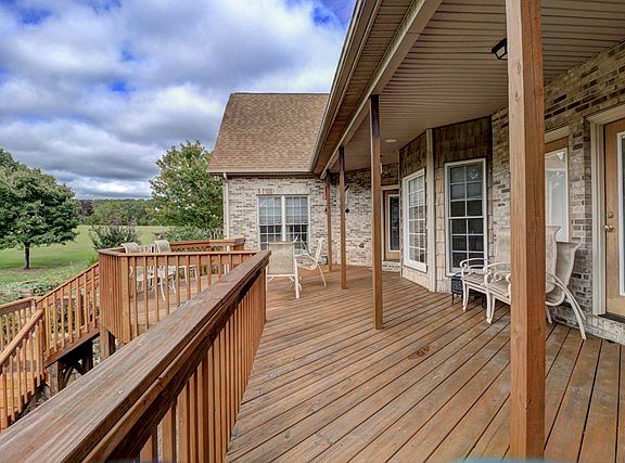 5th image of 376 Golden Pond Ct