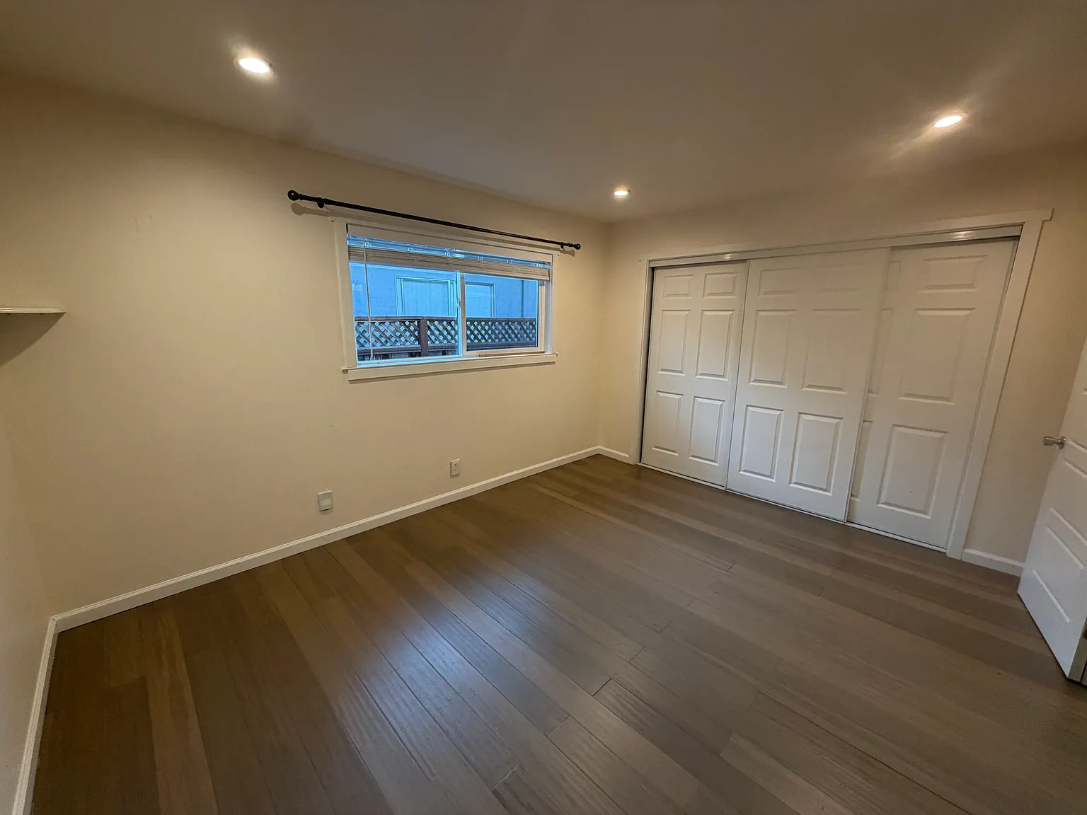 2 bed, 990 sqft, $4,200 — Photo 3