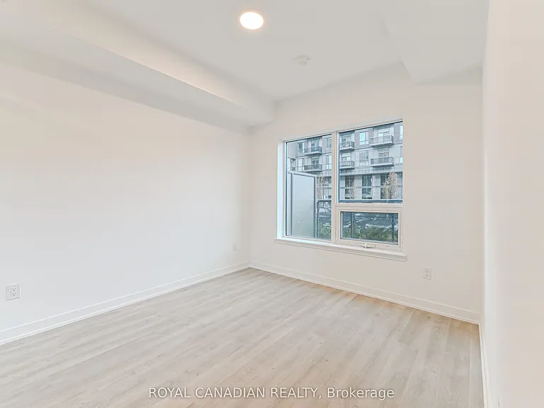 5105 Hurontario St #104 — Photo 21
