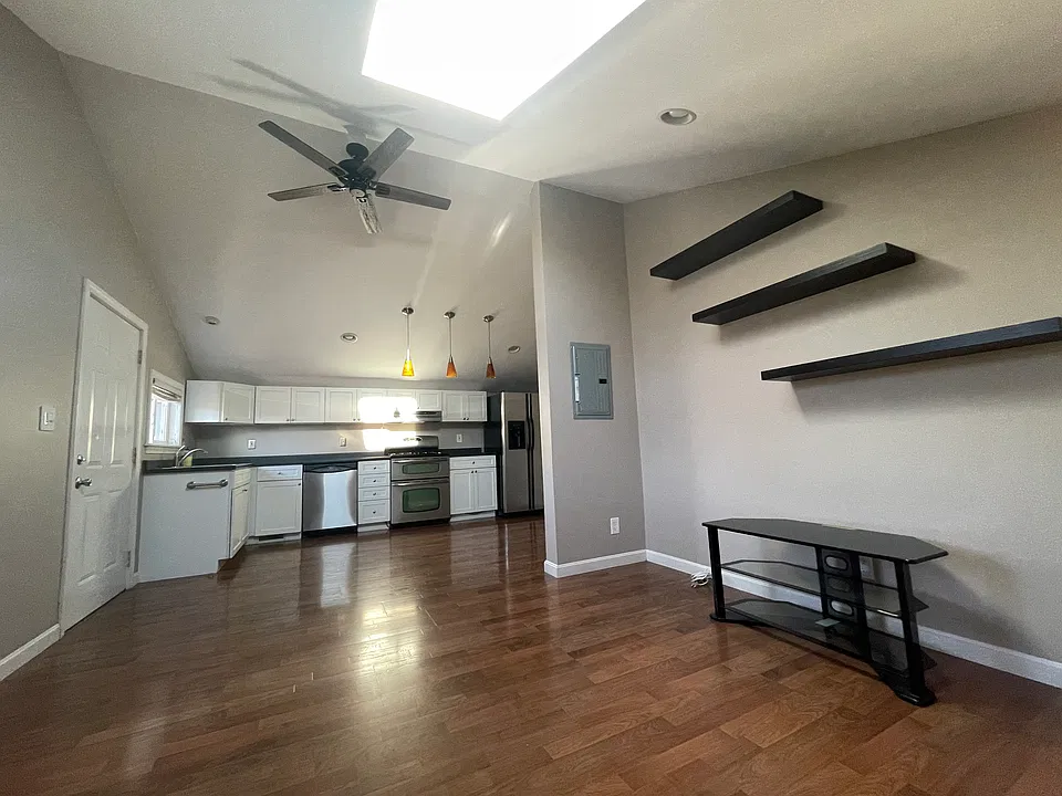 1 Valley St #1