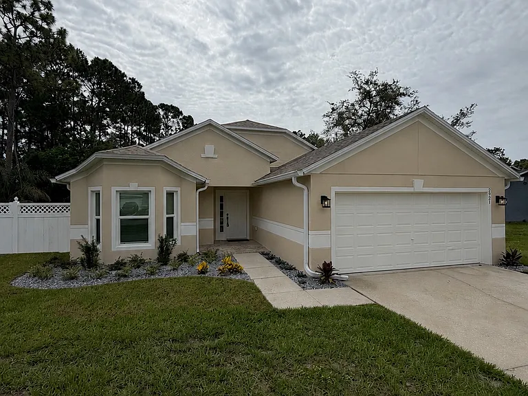 2921 Blackburn Ave — Photo 1
