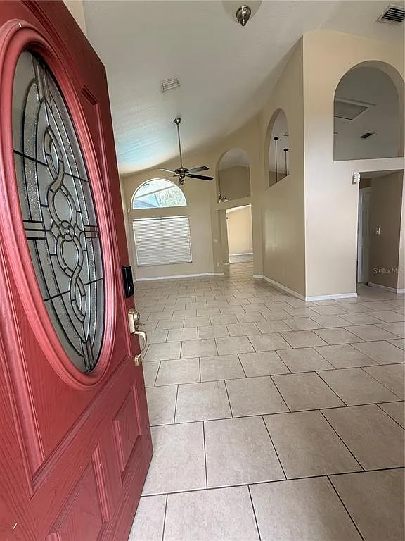 5 bed, 3.0 bath, 2412 sqft, $3,200 — Photo 4