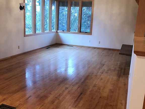 5th image of 726 95th Ave NE