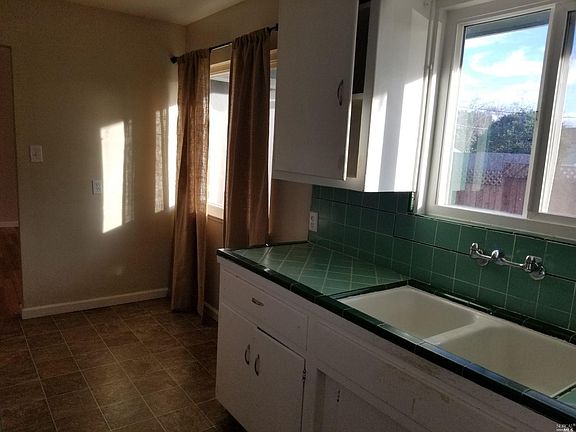 3rd image of 529 University St APT C