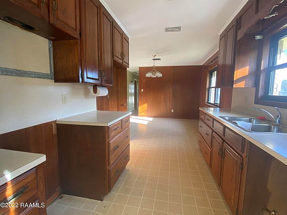 3rd image of 124 Charles Dr