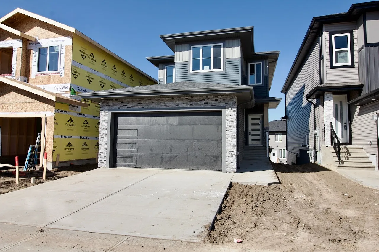 1 Bed 1 Bath Basement Suite Westpark Fort Saskatchewan Walk Out — Photo 2