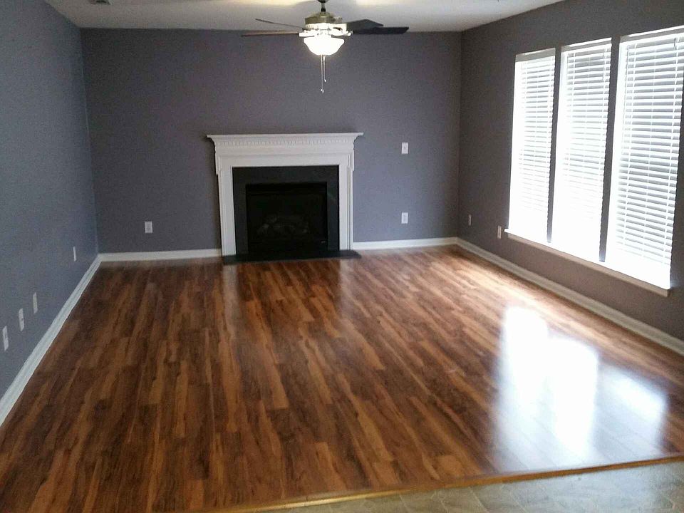 1st image of 124 Brookhollow Dr