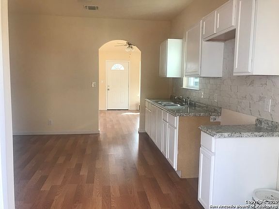 3rd image of 127 E Dullnig Ct