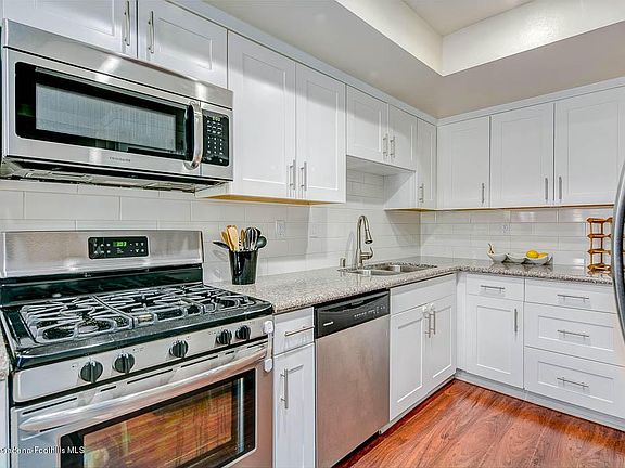 4th image of 1626 S Mayflower Ave APT D