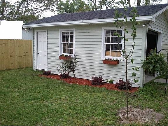 1 car detached garage