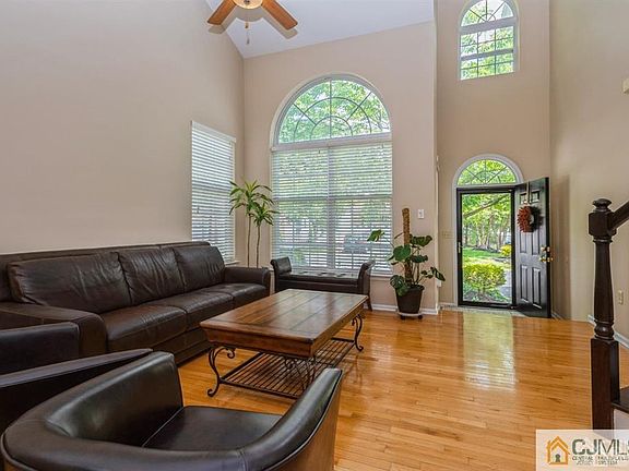 5th image of 304 Oriole Ct