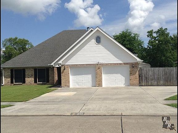 3rd image of 211 Louis Dr