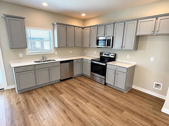 5th image of 2120 Sullivan Dr