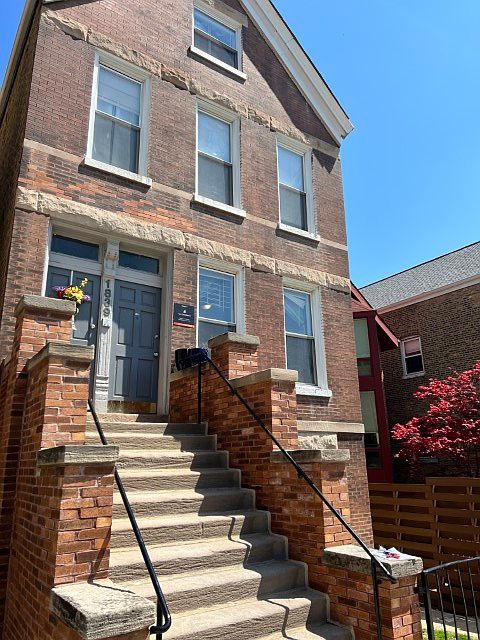 1st image of 1839 N Hermitage Ave APT 1R