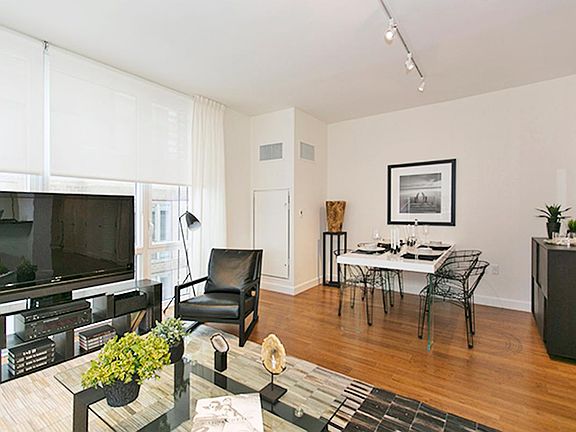 4th image of 175 W 60th St #17A