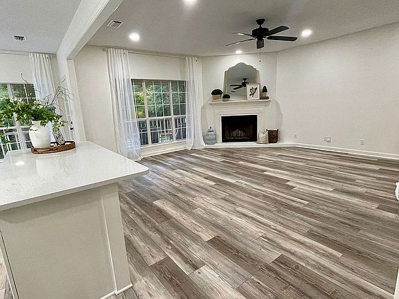 4th image of 8970 Celeste Rd