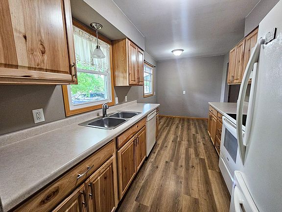 5th image of 252 E Nelson Ave