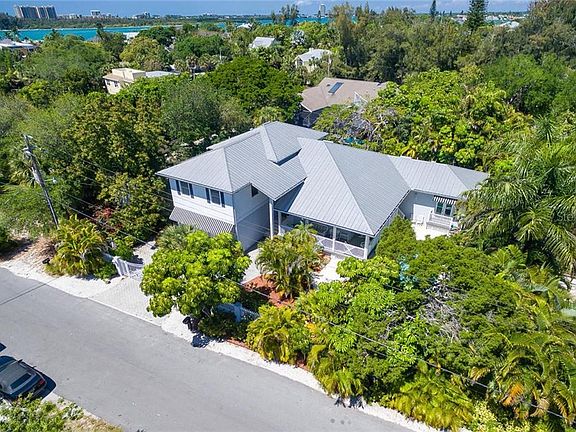 3rd image of 221 Garden Ln