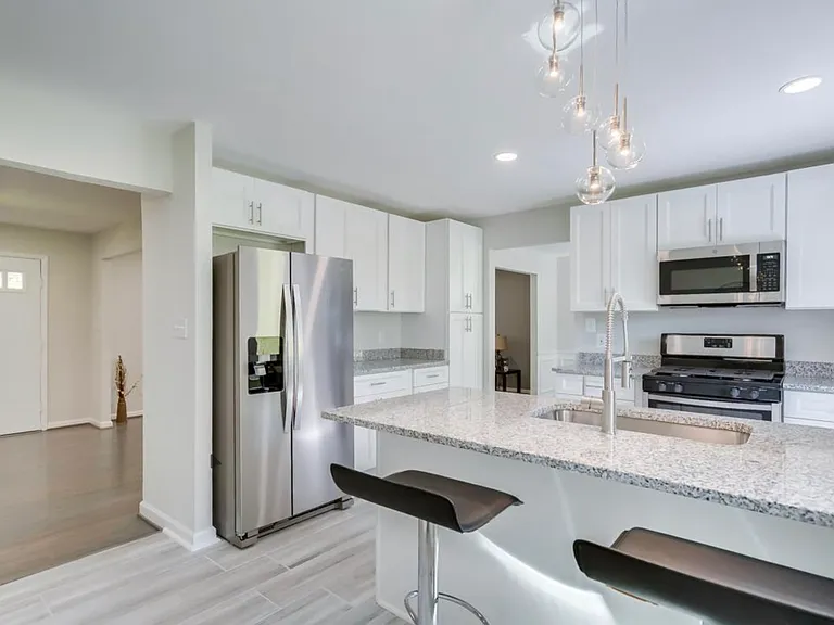 6204 Summerhill Rd — Photo 3