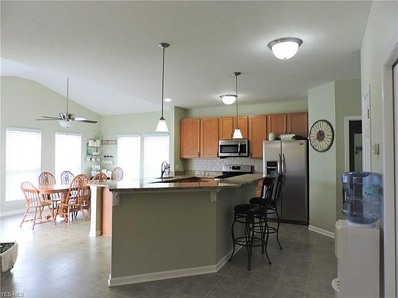 3rd image of 8291 Chesapeake Dr