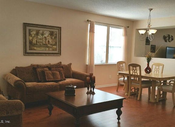 3rd image of 1048 W Collinswood Dr
