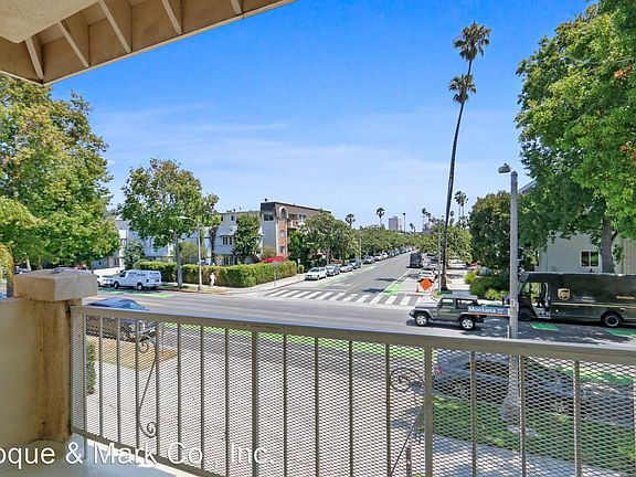 5th image of 529 Montana Ave APT 17