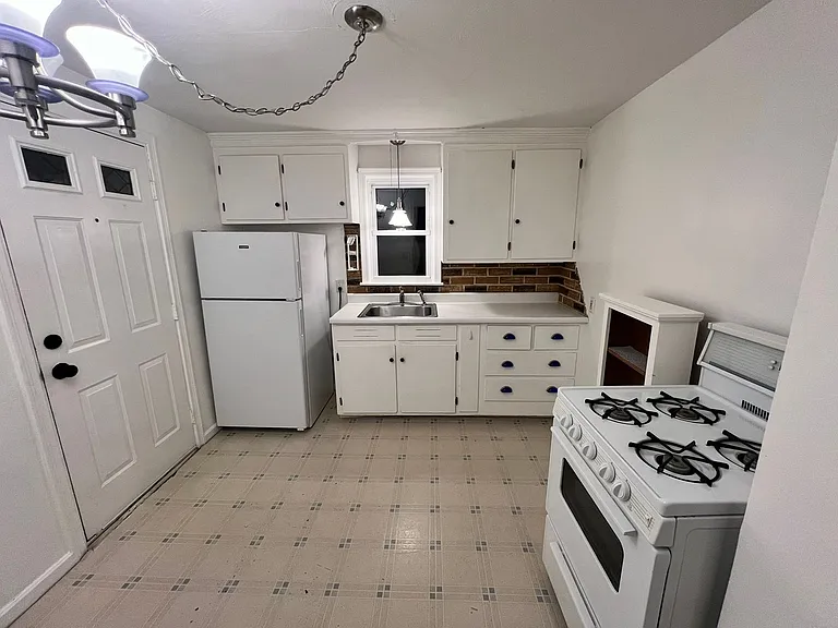 171 Old Lyman Rd — Photo 2