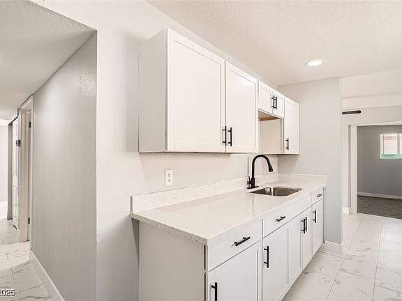 4th image of 4558 Sheppard Dr