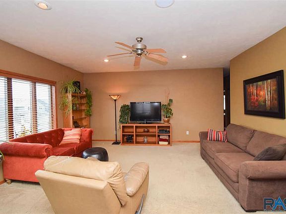 5th image of 7621 S Hughes Ave
