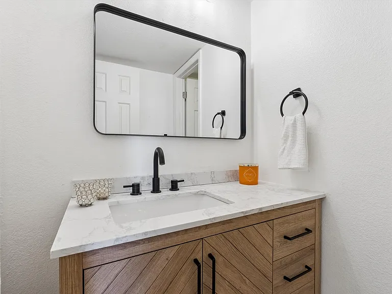 935 Broadway #211 — Photo 9