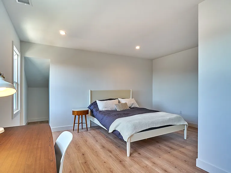 152 S Serrano Ave — Photo 23