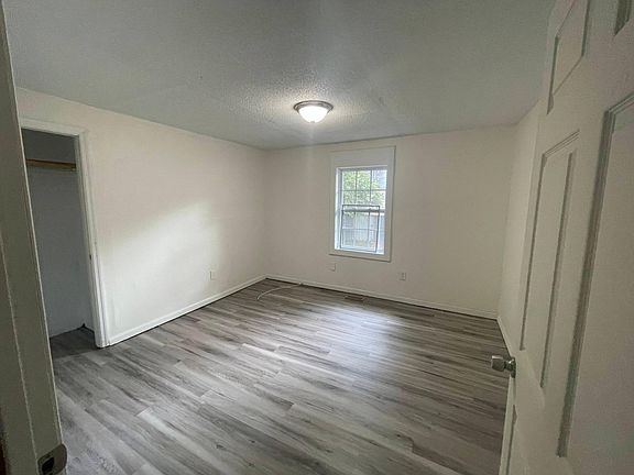 3rd image of 104 Beech St APT B