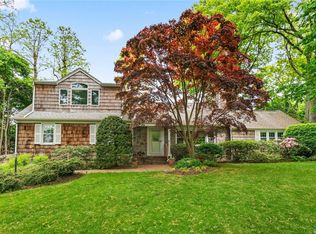 16 Russet Ln, Huntington, NY 11743