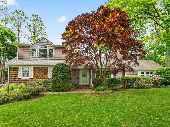 16 Russet Lane, Huntington, NY 11743