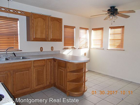 2nd image of 608 N Oak St