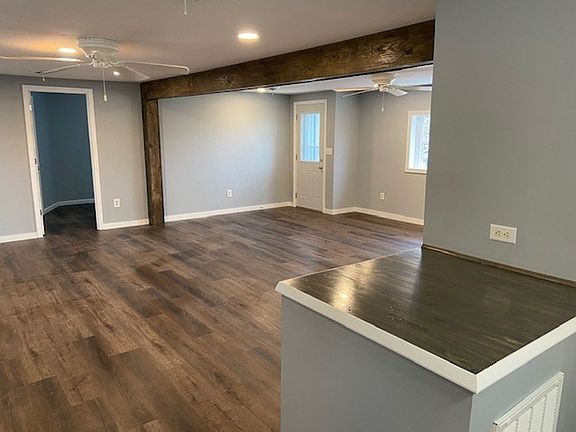 3rd image of 934 Evergreen Ave