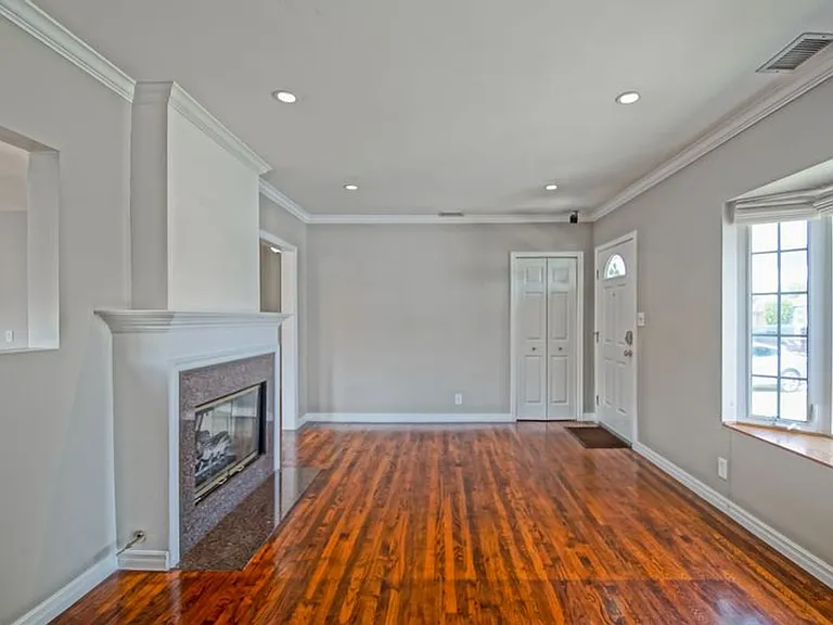 2404 Sebald Ave — Photo 6