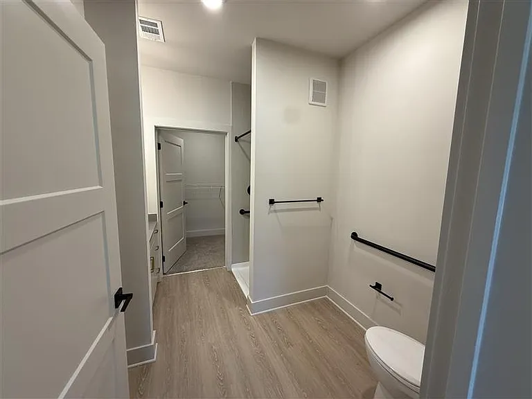 District on the Etowah Apartments — Photo 815