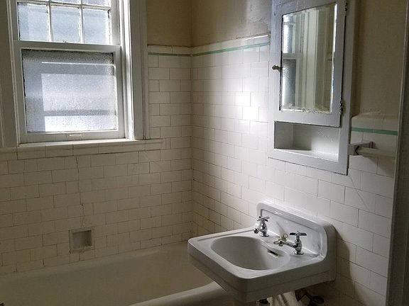 3rd image of 1240 Hawthorne Pl APT A