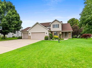 W5852 Blue Bonnet Dr, APPLETON, WI 54915