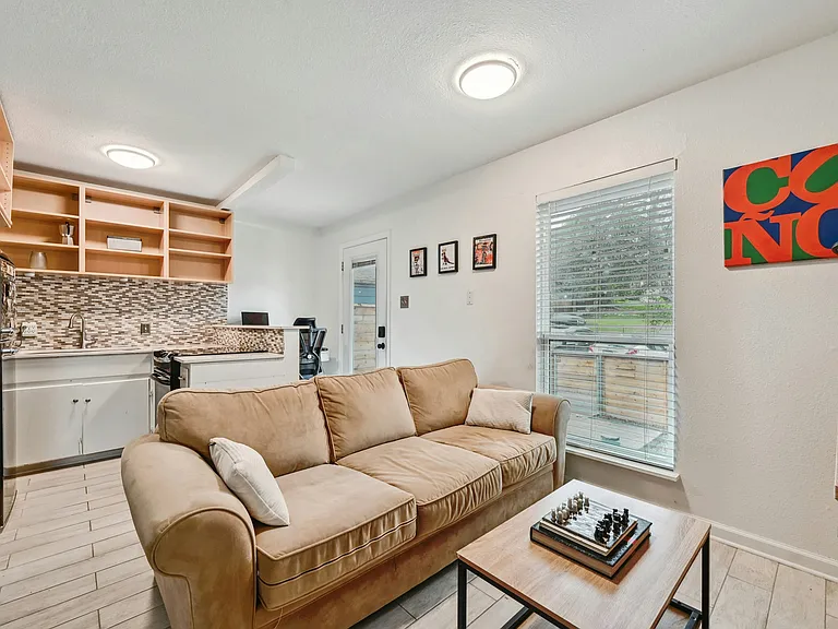 1103 Kenwood Ave #A — Photo 11