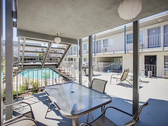 International Apartments — Photo 7